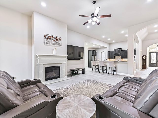 829 Sage Way Lane, Friendswood, TX 77546