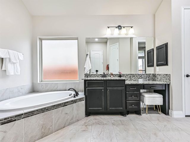 829 Sage Way Lane, Friendswood, TX 77546