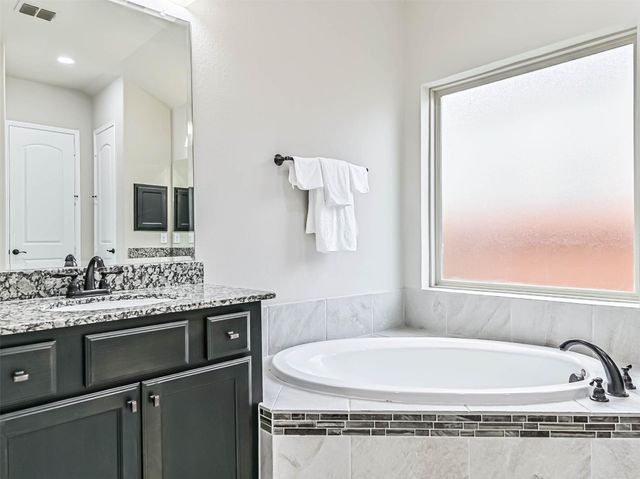 829 Sage Way Lane, Friendswood, TX 77546