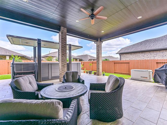 829 Sage Way Lane, Friendswood, TX 77546