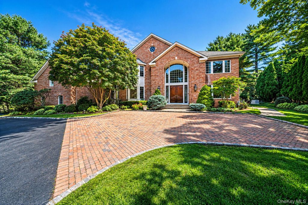 19 Cobblestone Court, Centerport, NY 11721 — photo 2