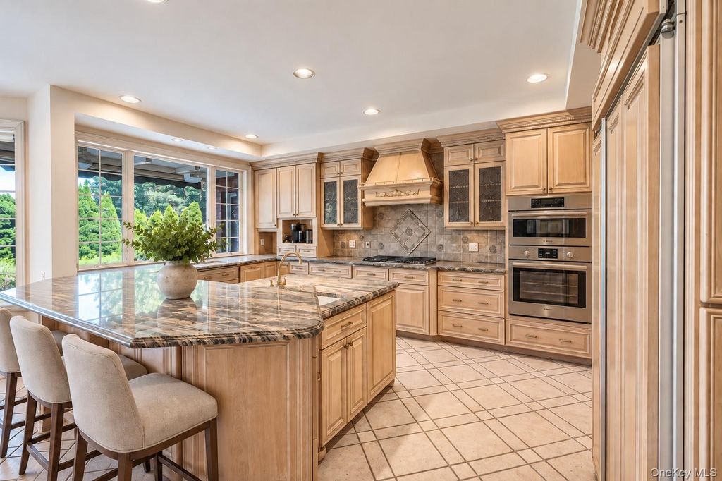 19 Cobblestone Court, Centerport, NY 11721 — photo 5
