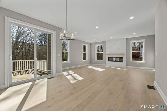 8 Twin Valley Road, East Lyme, CT 06333