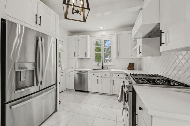 216 W Carolina Avenue, Summerville, SC 29483