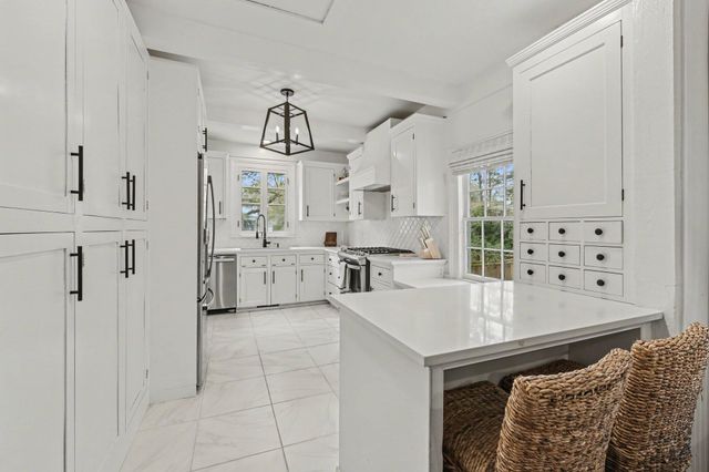 216 W Carolina Avenue, Summerville, SC 29483