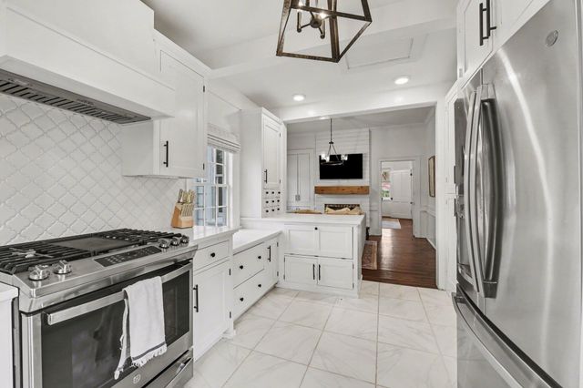 216 W Carolina Avenue, Summerville, SC 29483