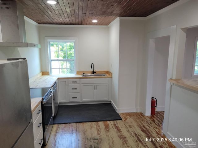 4117 Barrancas Ave Upstairs, Pensacola, FL 32507