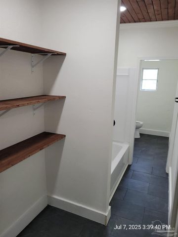 4117 Barrancas Ave Upstairs, Pensacola, FL 32507