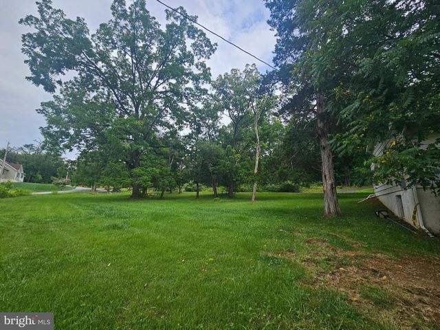 225 CEDAR HILL DR, Harpers Ferry, WV 25425