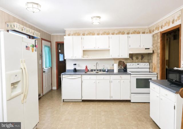 225 CEDAR HILL DR, Harpers Ferry, WV 25425