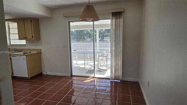 180 E Cypress Way E230, Naples, FL 34110