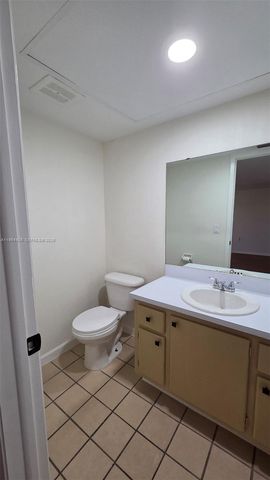 180 E Cypress Way E230, Naples, FL 34110