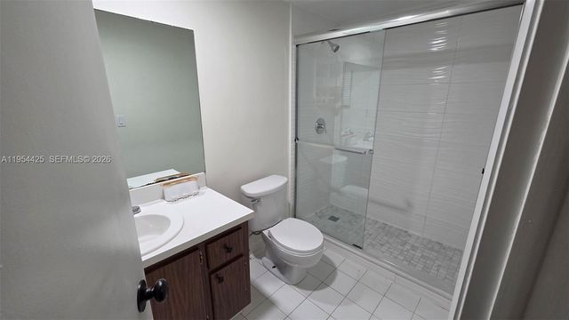 180 E Cypress Way E230, Naples, FL 34110