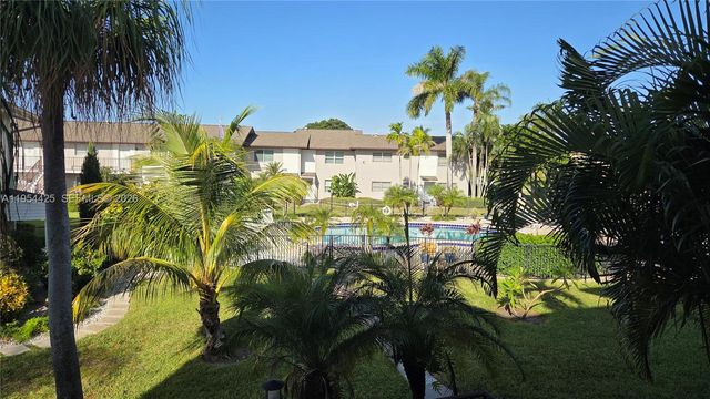 180 E Cypress Way E230, Naples, FL 34110