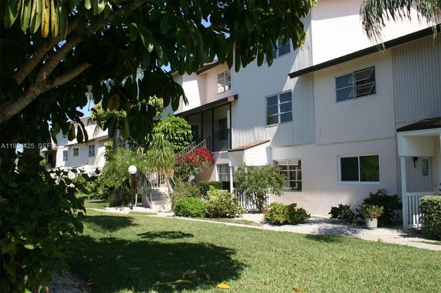 180 E Cypress Way E230, Naples, FL 34110