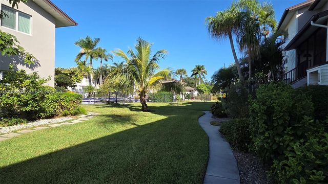 180 E Cypress Way E230, Naples, FL 34110