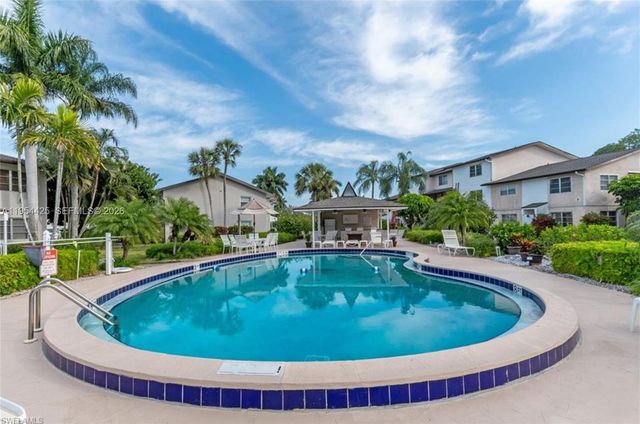 180 E Cypress Way E230, Naples, FL 34110