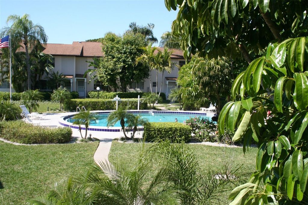 180 E Cypress Way E230, Naples, FL 34110