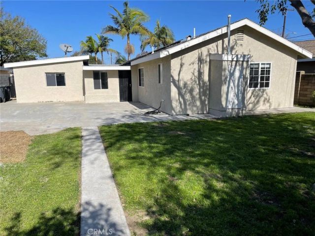2106 W 9th Street, Santa Ana, CA 92703