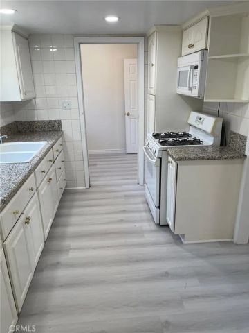 2106 W 9th Street, Santa Ana, CA 92703