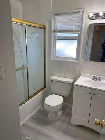 2106 W 9th Street, Santa Ana, CA 92703