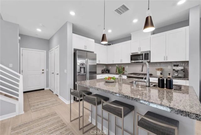 3948 Lavine Way 101, Corona, CA 92883