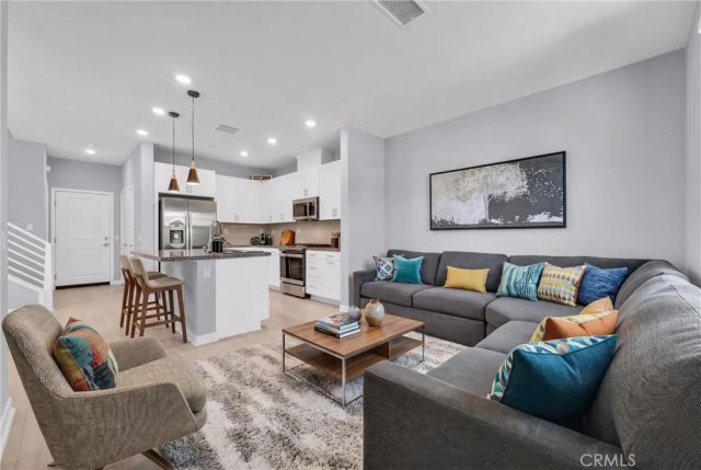 3948 Lavine Way 101, Corona, CA 92883