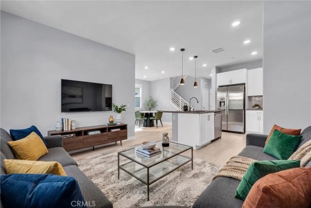 3948 Lavine Way 101, Corona, CA 92883