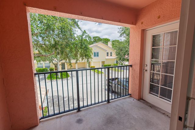 118 SW Peacock Boulevard 10-207, Port St Lucie, FL 34986
