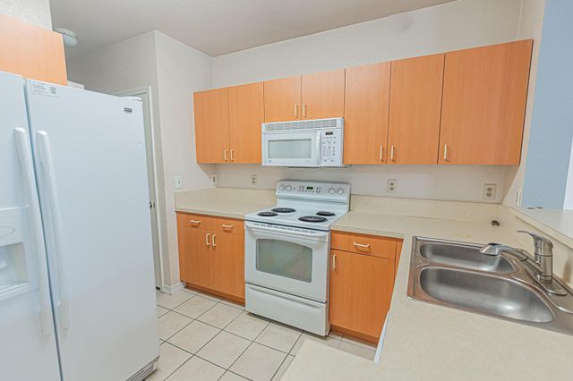 118 SW Peacock Boulevard 10-207, Port St Lucie, FL 34986