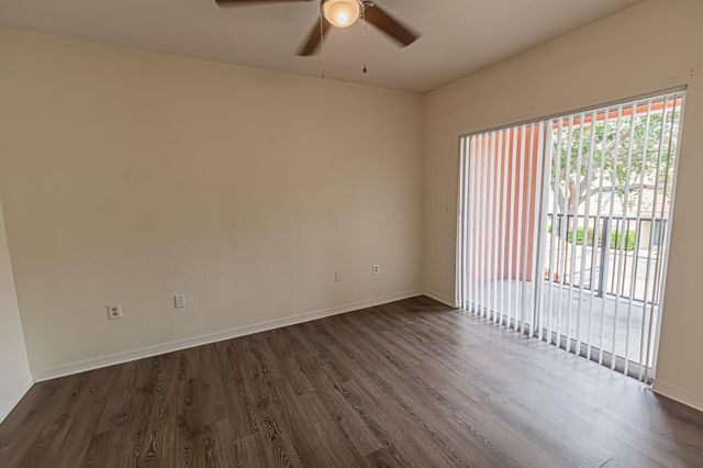 118 SW Peacock Boulevard 10-207, Port St Lucie, FL 34986