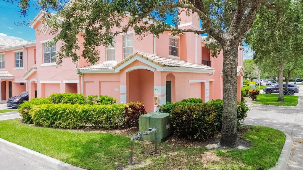 118 SW Peacock Boulevard 10-207, Port St Lucie, FL 34986