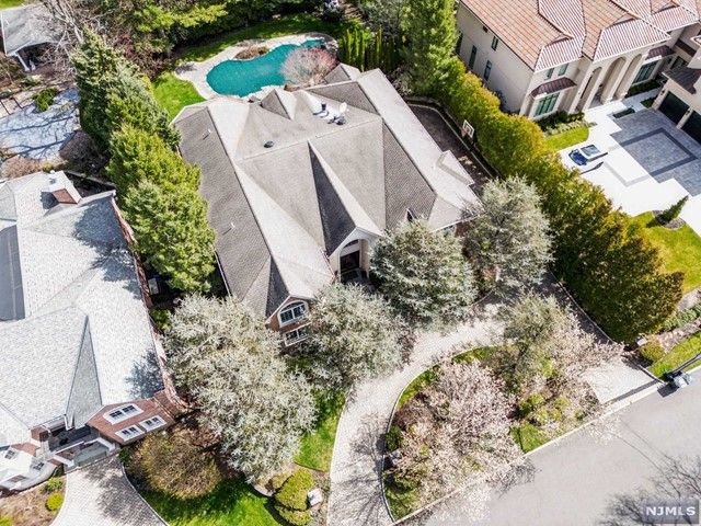 8 Willow Drive, Englewood Cliffs, NJ 07632