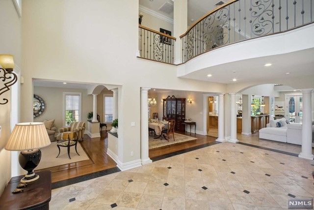 8 Willow Drive, Englewood Cliffs, NJ 07632