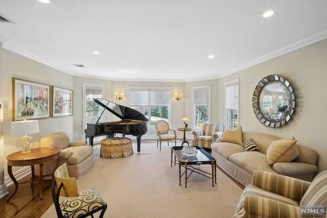 8 Willow Drive, Englewood Cliffs, NJ 07632