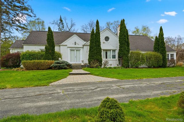 27881 Rackham Drive, Lathrup Village, MI 48076