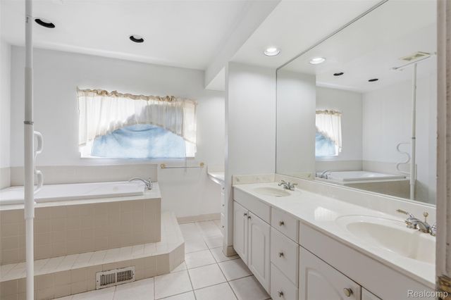 27881 Rackham Drive, Lathrup Village, MI 48076