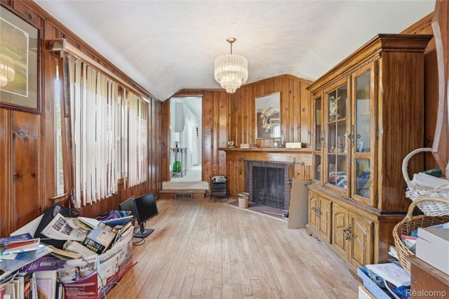 27881 Rackham Drive, Lathrup Village, MI 48076