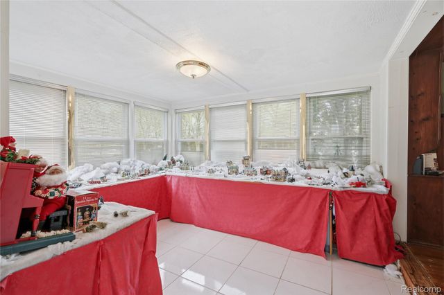 27881 Rackham Drive, Lathrup Village, MI 48076
