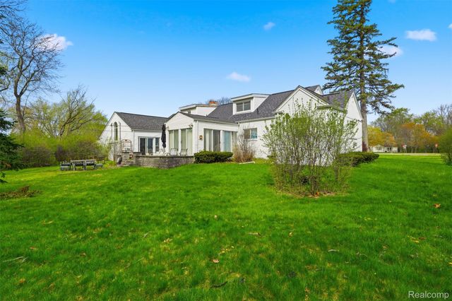 27881 Rackham Drive, Lathrup Village, MI 48076