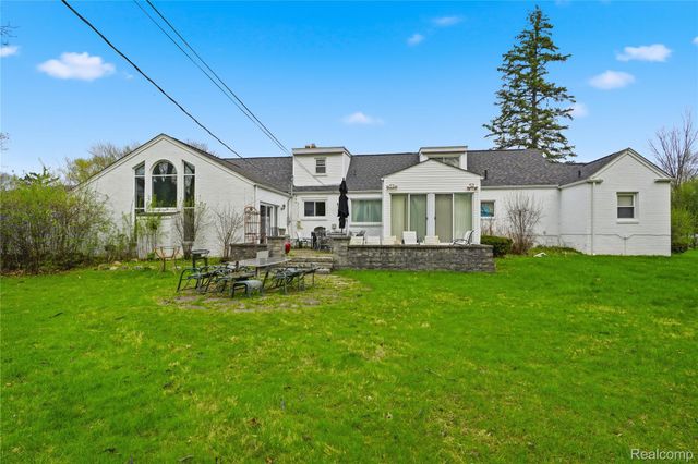 27881 Rackham Drive, Lathrup Village, MI 48076