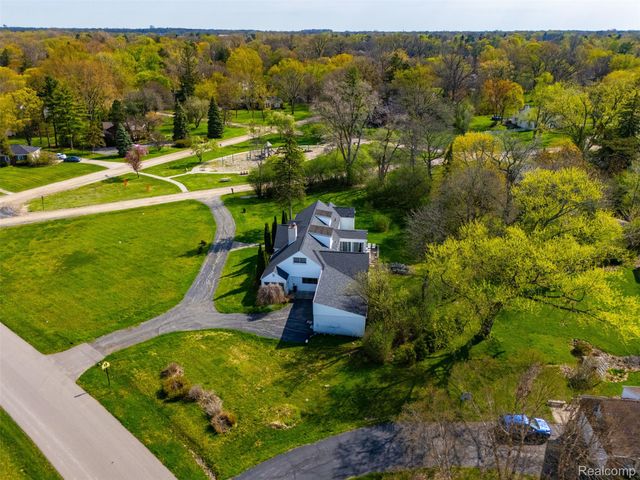 27881 Rackham Drive, Lathrup Village, MI 48076