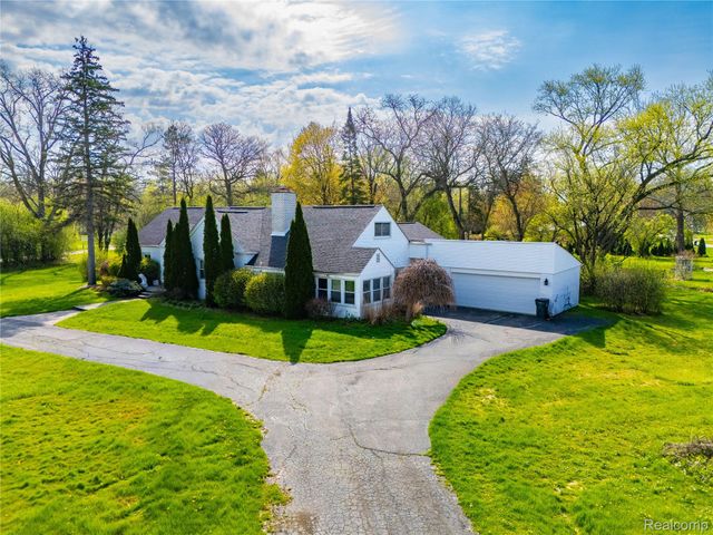 27881 Rackham Drive, Lathrup Village, MI 48076