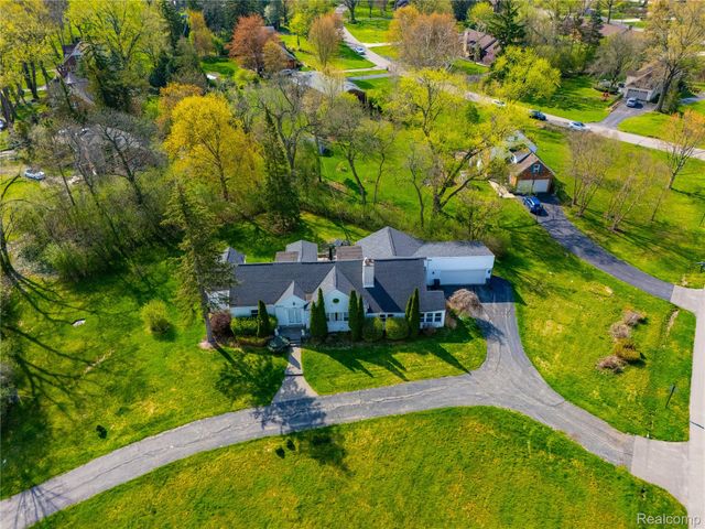 27881 Rackham Drive, Lathrup Village, MI 48076