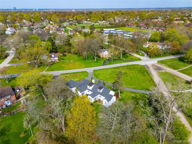 27881 Rackham Drive, Lathrup Village, MI 48076