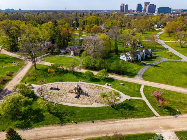 27881 Rackham Drive, Lathrup Village, MI 48076