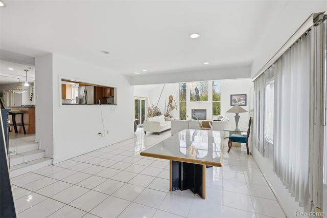 27881 Rackham Drive, Lathrup Village, MI 48076