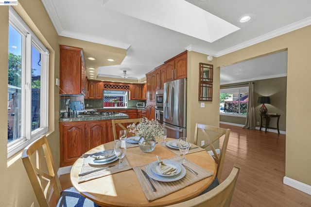 77 Barnes Ln, Fremont, CA 94536