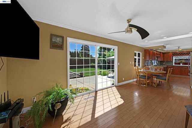 77 Barnes Ln, Fremont, CA 94536