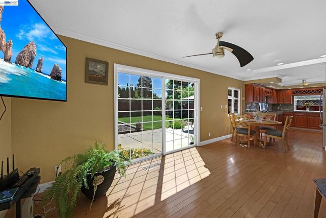 77 Barnes Ln, Fremont, CA 94536